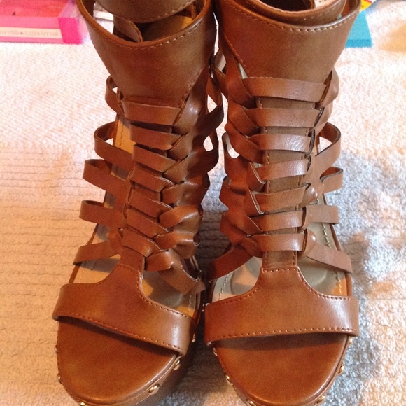 JustFab Shoes - Lady's JustFab platforms and size 7